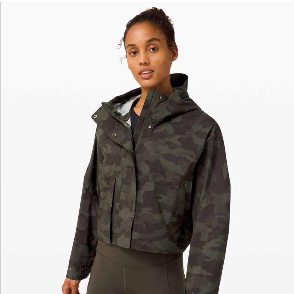 Lululemon Rain Chaser Jacket size 10 in Camo Dark Olive
